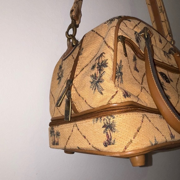 Chic Pegasus Tan Palm Tree Women's Travel Bag - Picture 4 of 15